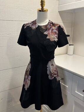 Black Halo Black Floral Fit & Flare Dress Short Sleeve Occasion Work Size 4